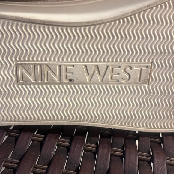 Nine West high top sneaker size 9M - Picture 9 of 10